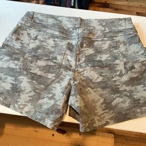 Women’s spanx 12 shorts, XL, NWT